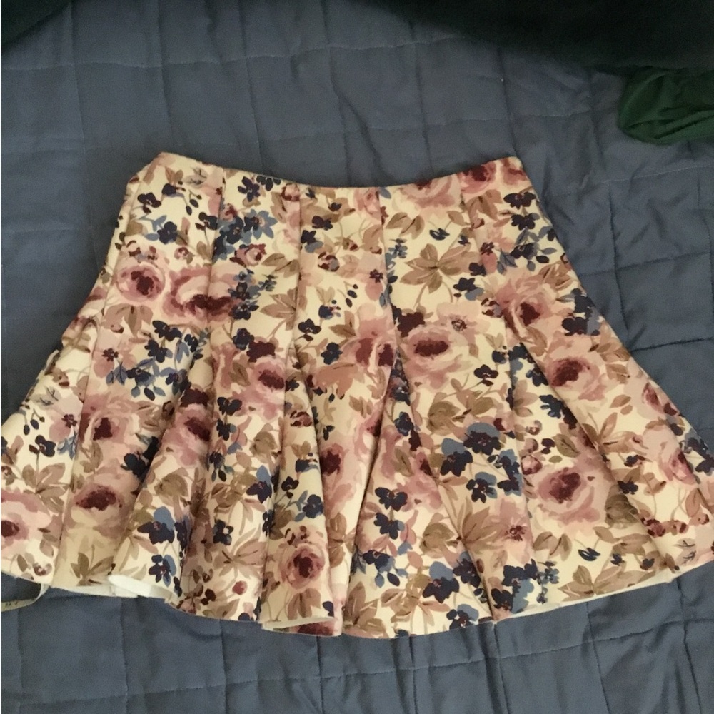 NWOT Lauren Conrad Floral Scuba Runway Skirt